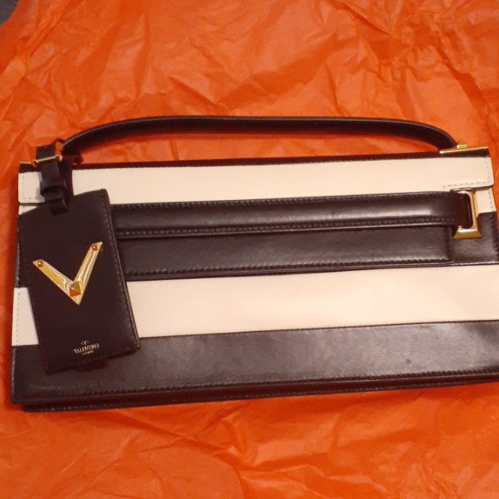 Valentino Garavani Handbag - Picture 3 of 8